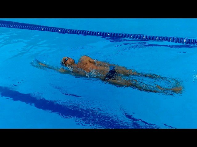 Single-arm backstroke with sculling
